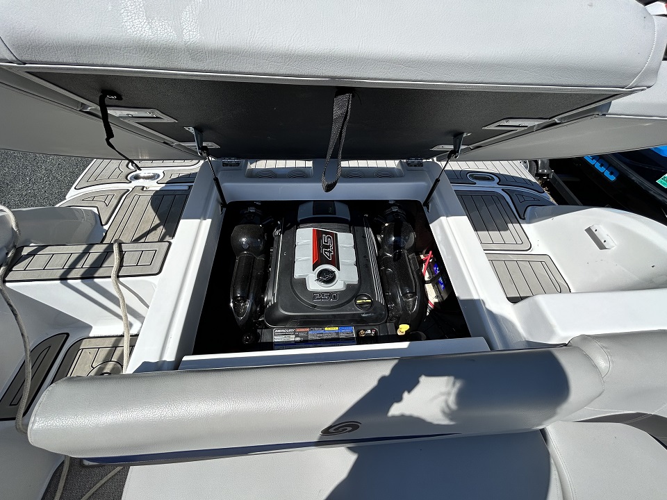 2020 Hurricane SS 201 I/O - Photo 12